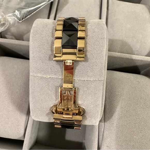 Vince Camuto watch - Picture 4 of 4